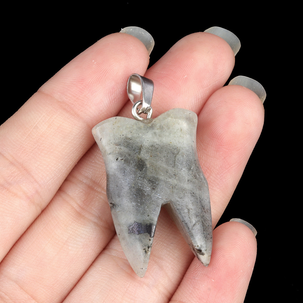 32mm natural crystal agate tooth pendant