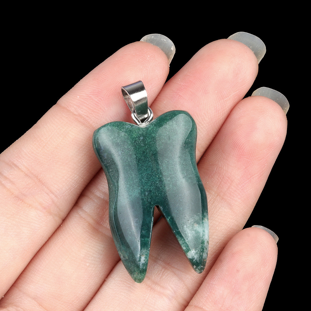 32mm natural crystal agate tooth pendant