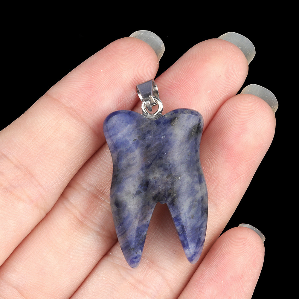 32mm natural crystal agate tooth pendant