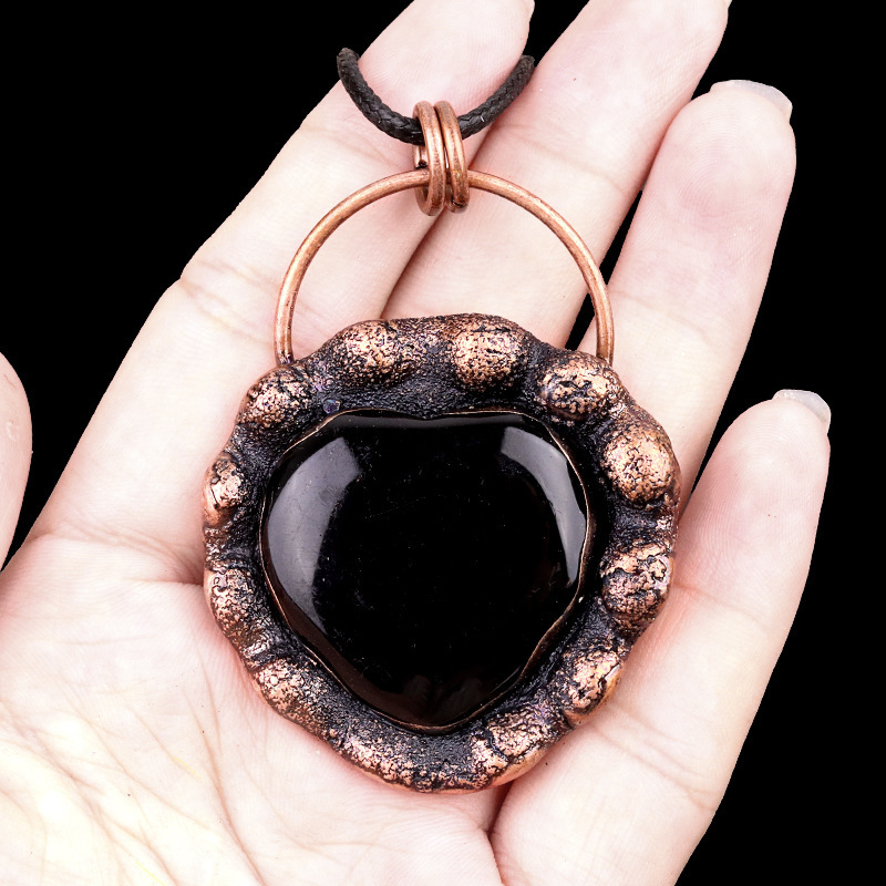 Vintage crystal love pendant Tiger eye aventurine heart-shaped amorphous bronze European and American necklace
