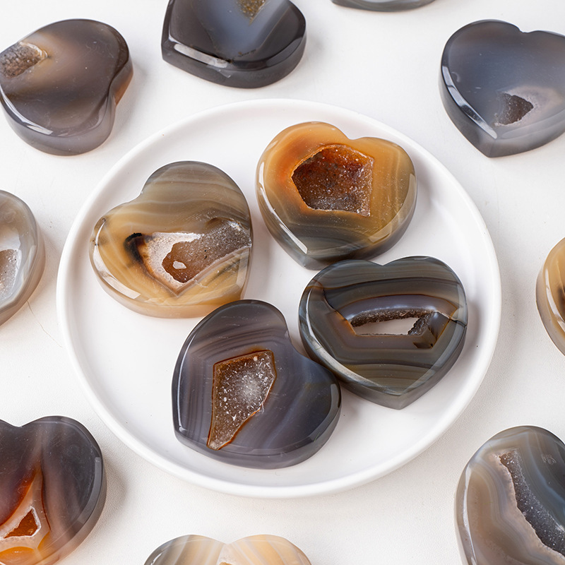 Natural agate love crystal cave ornaments crystal raw stone polished heart-shaped ornaments