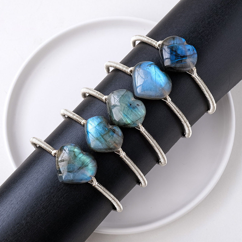 Natural crystal blue light labradorite love bracelet hand-woven heart-shaped moonstone ladies bracelet