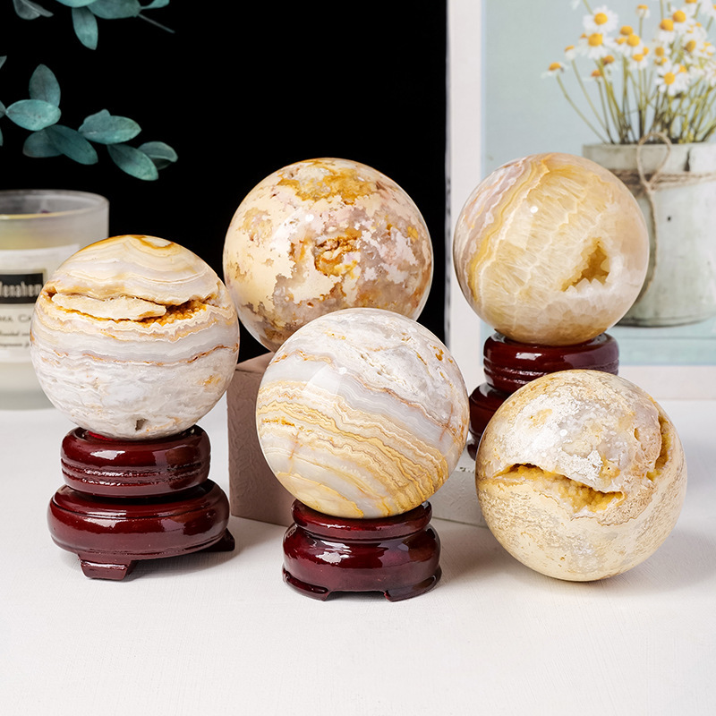 Natural crystal Indonesian agate ball ornaments original stone polishing
