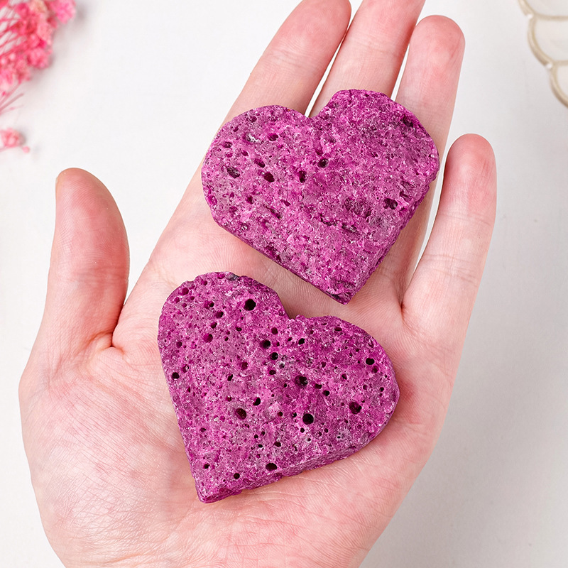 Natural crystal ruby ​​heart crystal rough stone polishing