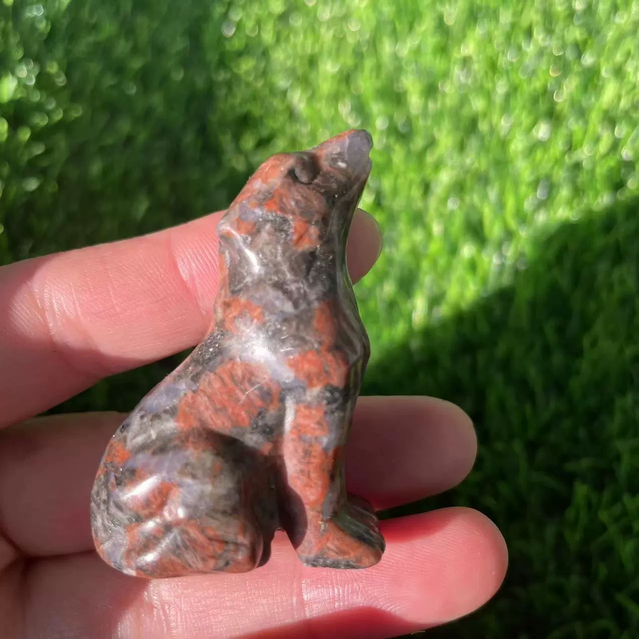2 inches natural stone carving ornaments crystal wolf semi-precious stone home ornaments facing the sky wolf