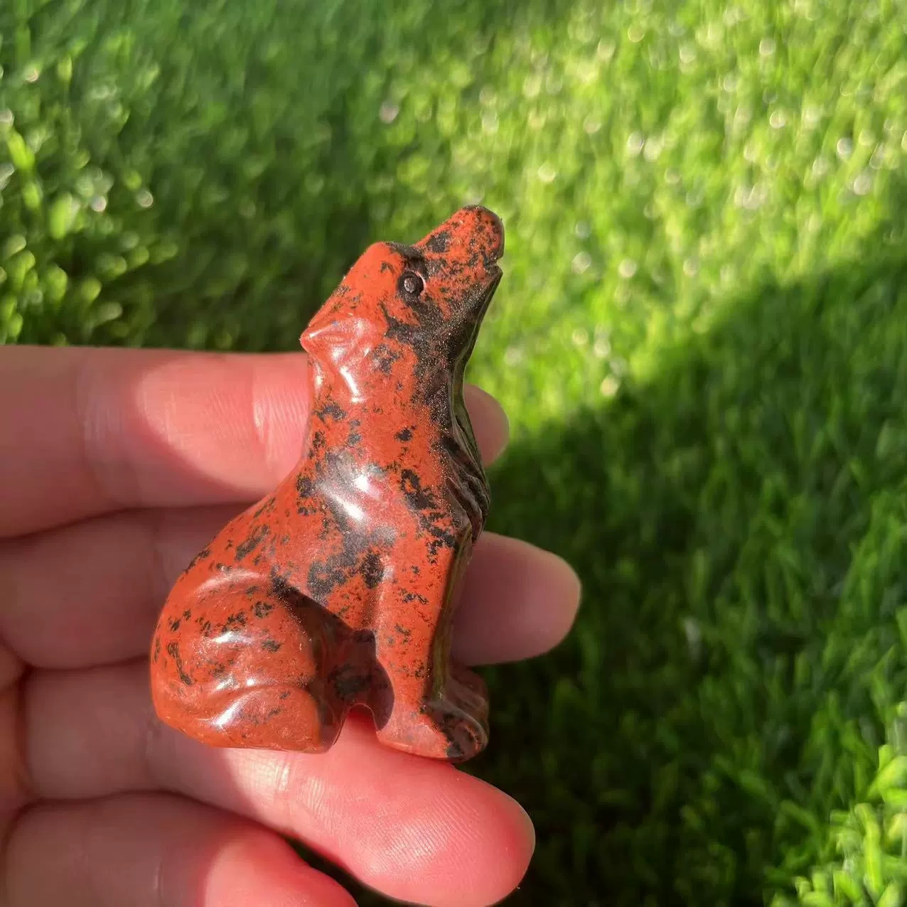 2 inches natural stone carving ornaments crystal wolf semi-precious stone home ornaments facing the sky wolf
