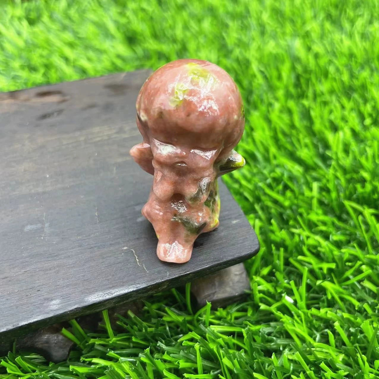 4cm Natural semi-precious stone for little girl's chin, cute little angel with semi-precious stone