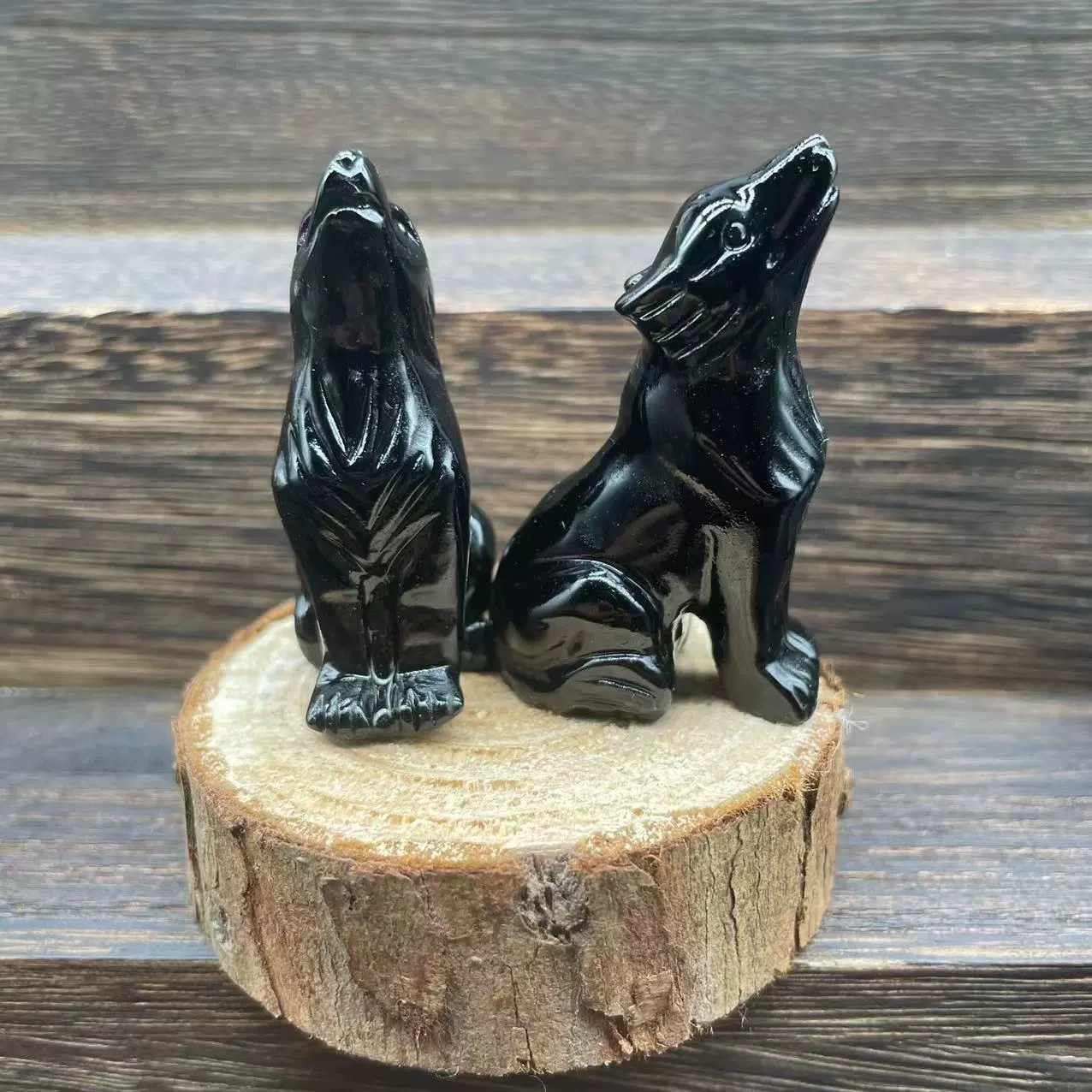 2 inches natural stone carving ornaments crystal wolf semi-precious stone home ornaments facing the sky wolf
