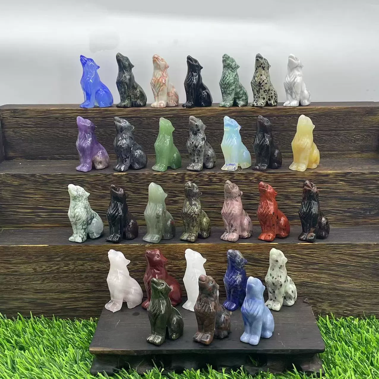 2 inches natural stone carving ornaments crystal wolf semi-precious stone home ornaments facing the sky wolf