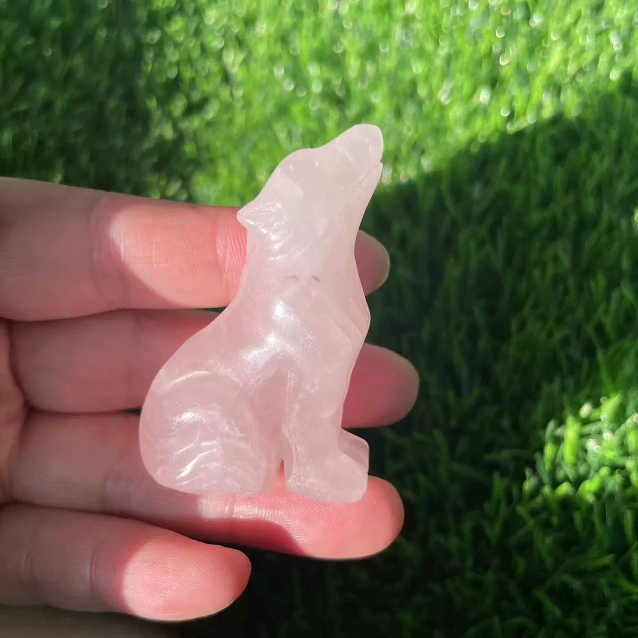 2 inches natural stone carving ornaments crystal wolf semi-precious stone home ornaments facing the sky wolf