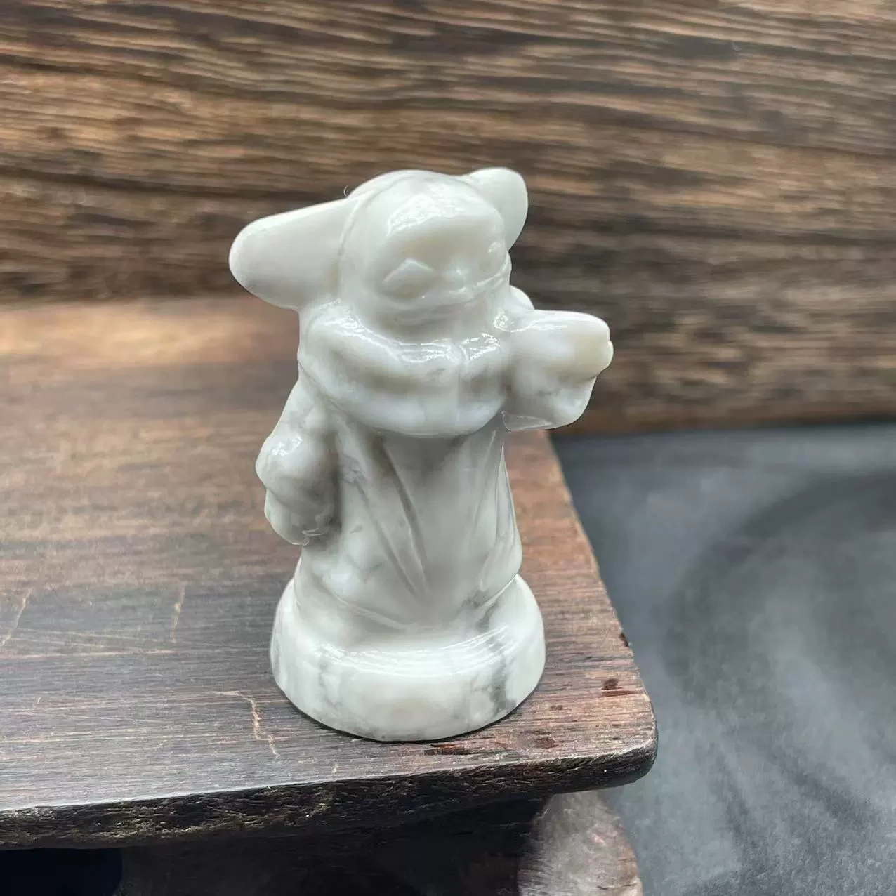 Crystal yoda 4 cm semi-precious stone carving Yoda rose quartz white crystal purple mica