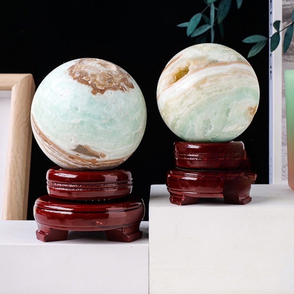 Natural exotic Caribbean stone crystal ball raw stone ore mark polishing