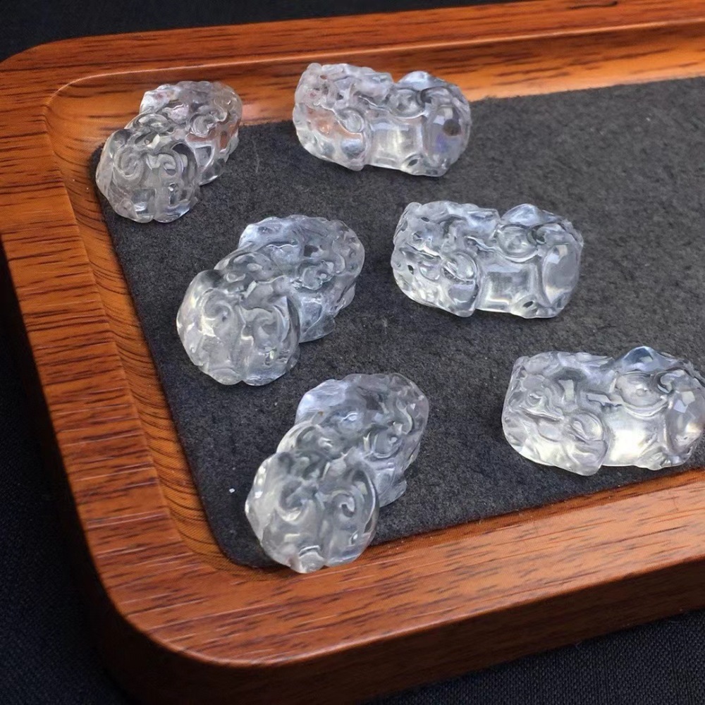25 Pieces/Bag-Natural white crystal crooked head Pixiu accessories DIY niche crystal carvings