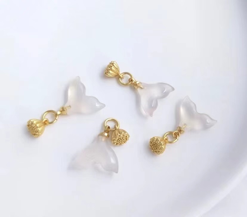 Natural crimson charm accessories collection, 10 pieces per pack