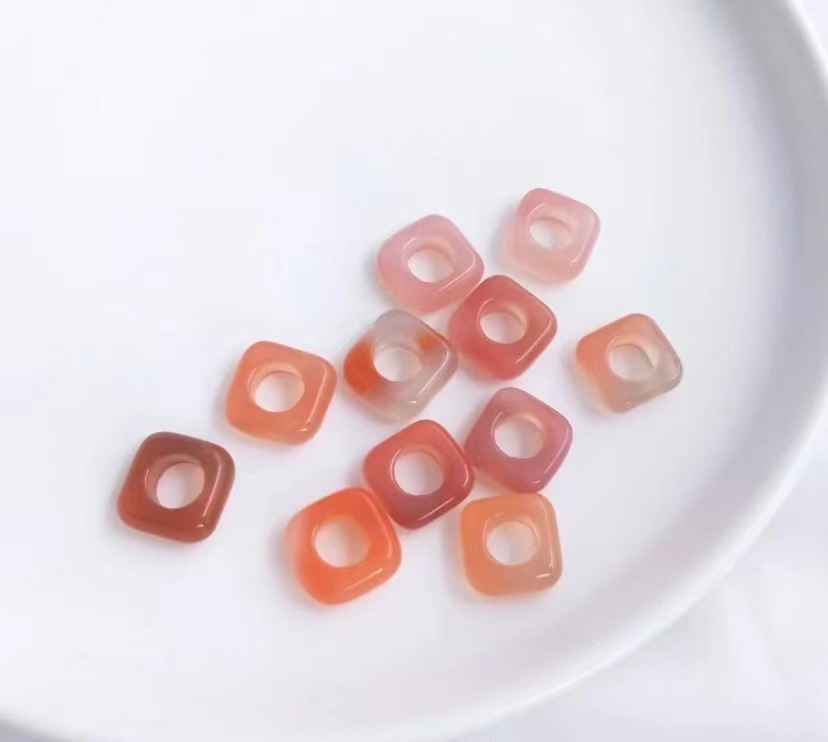 Natural crimson charm accessories collection, 10 pieces per pack