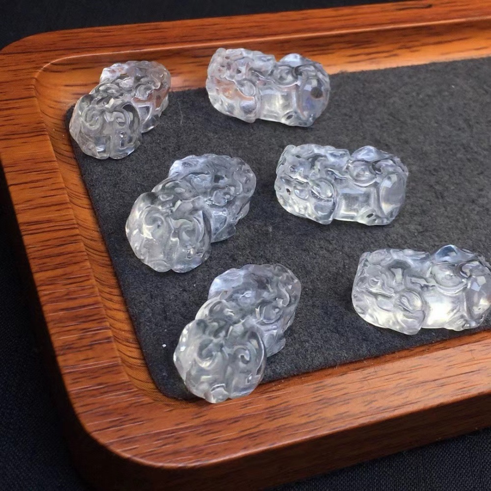 25 Pieces/Bag-Natural white crystal crooked head Pixiu accessories DIY niche crystal carvings
