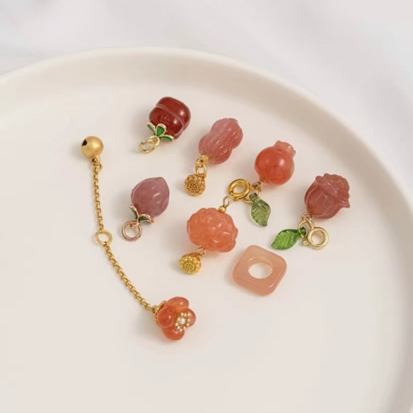 Natural crimson charm accessories collection, 10 pieces per pack