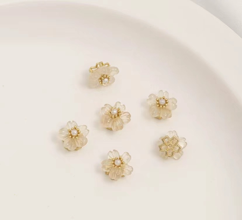 Natural crimson charm accessories collection, 10 pieces per pack