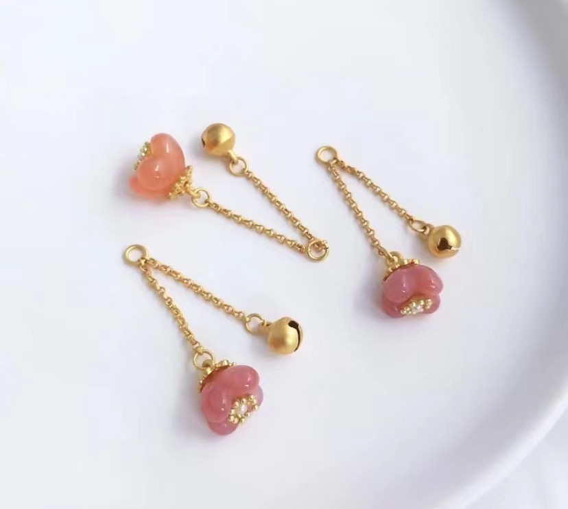 Natural crimson charm accessories collection, 10 pieces per pack