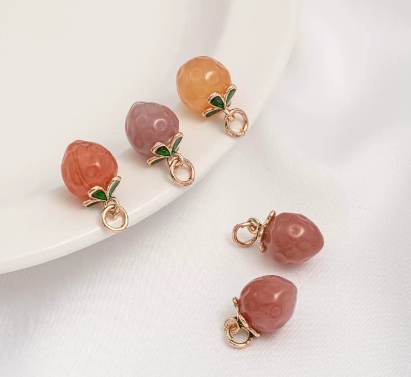 Natural crimson charm accessories collection, 10 pieces per pack