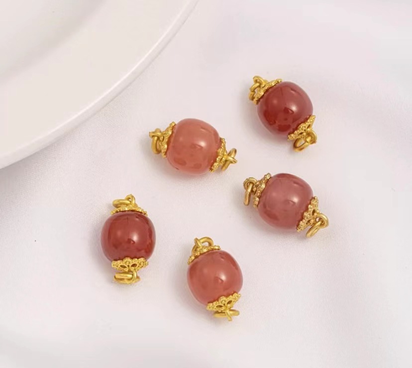 10pcs/BagNatural crimson charm accessories collection