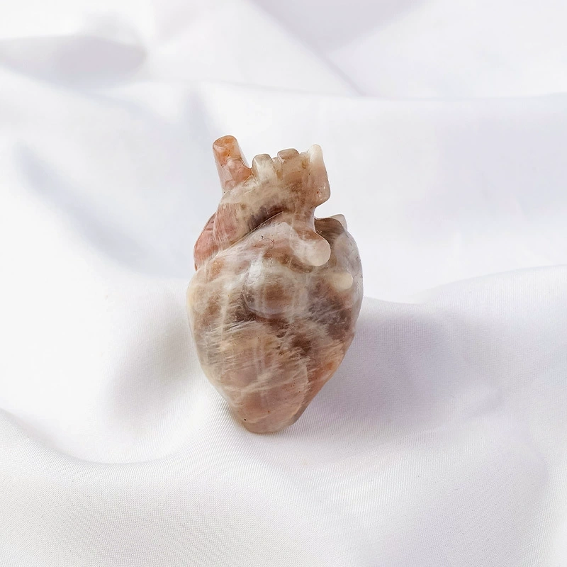 Natural crystal heart carving organ model crystal crafts