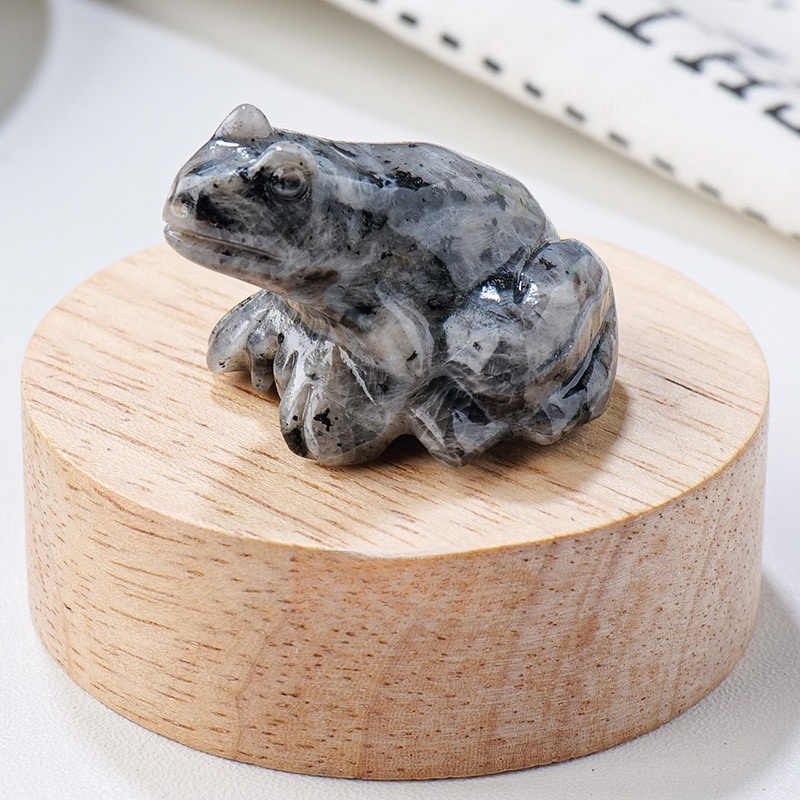 Natural crystal frog carvings Crystal raw stone animal ornaments
