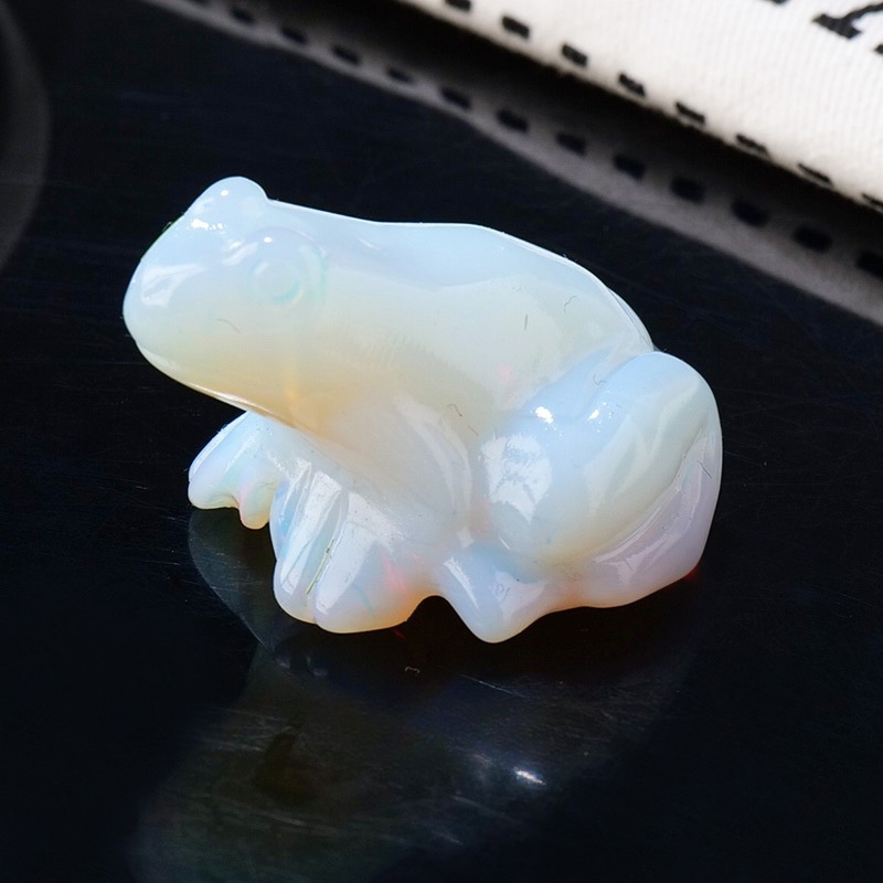 Natural crystal frog carvings Crystal raw stone animal ornaments
