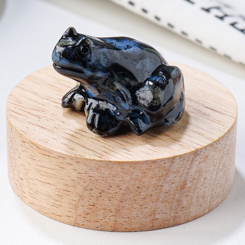 Natural crystal frog carvings Crystal raw stone animal ornaments