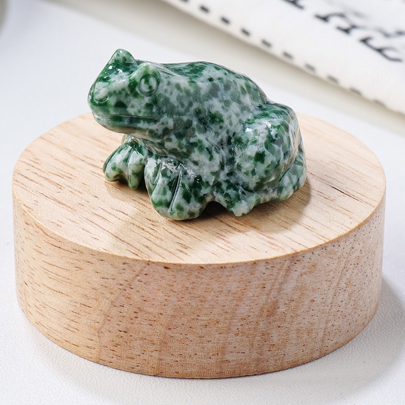 Natural crystal frog carvings Crystal raw stone animal ornaments