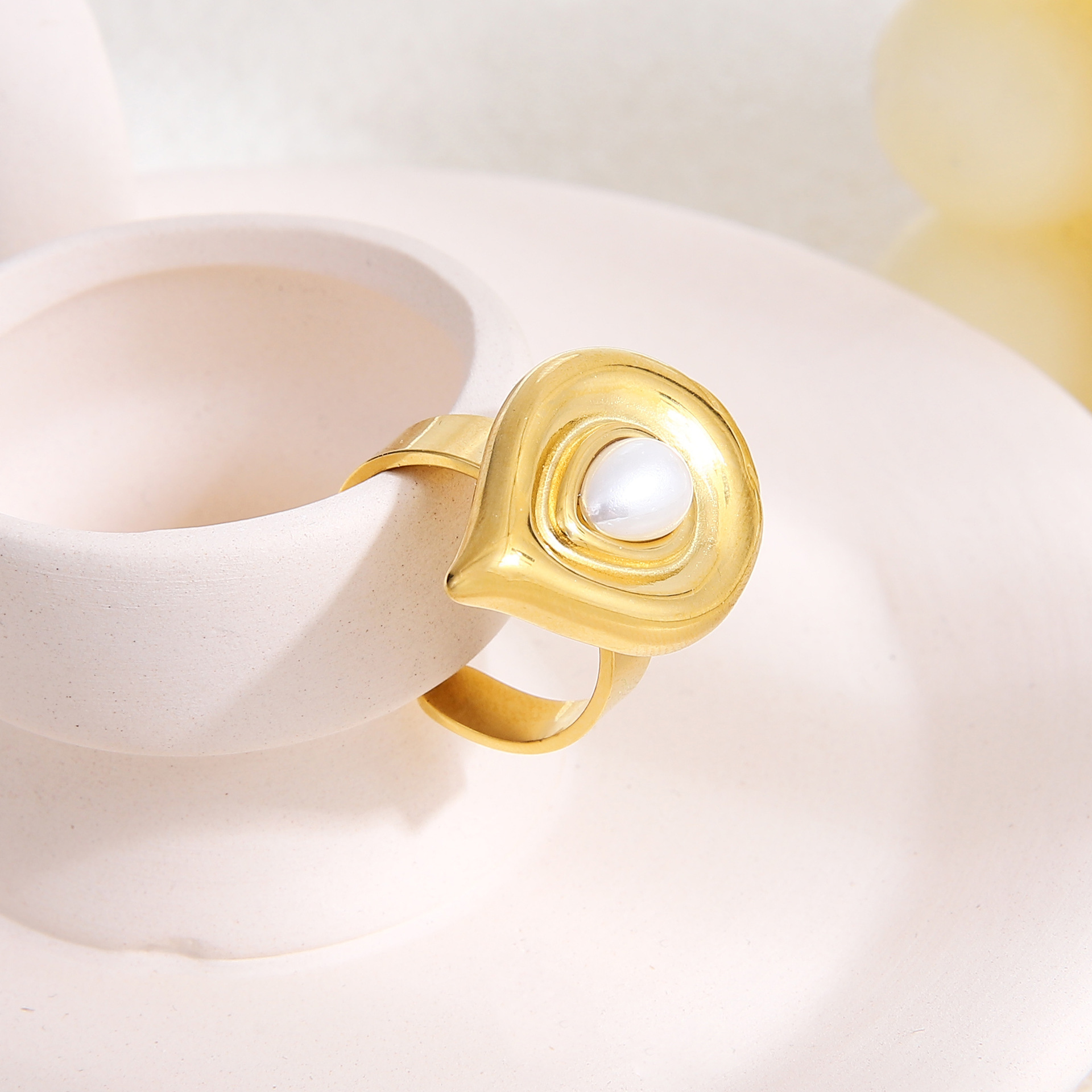 Stainless steel pearl ring plated with 18K gold high-grade adjustable