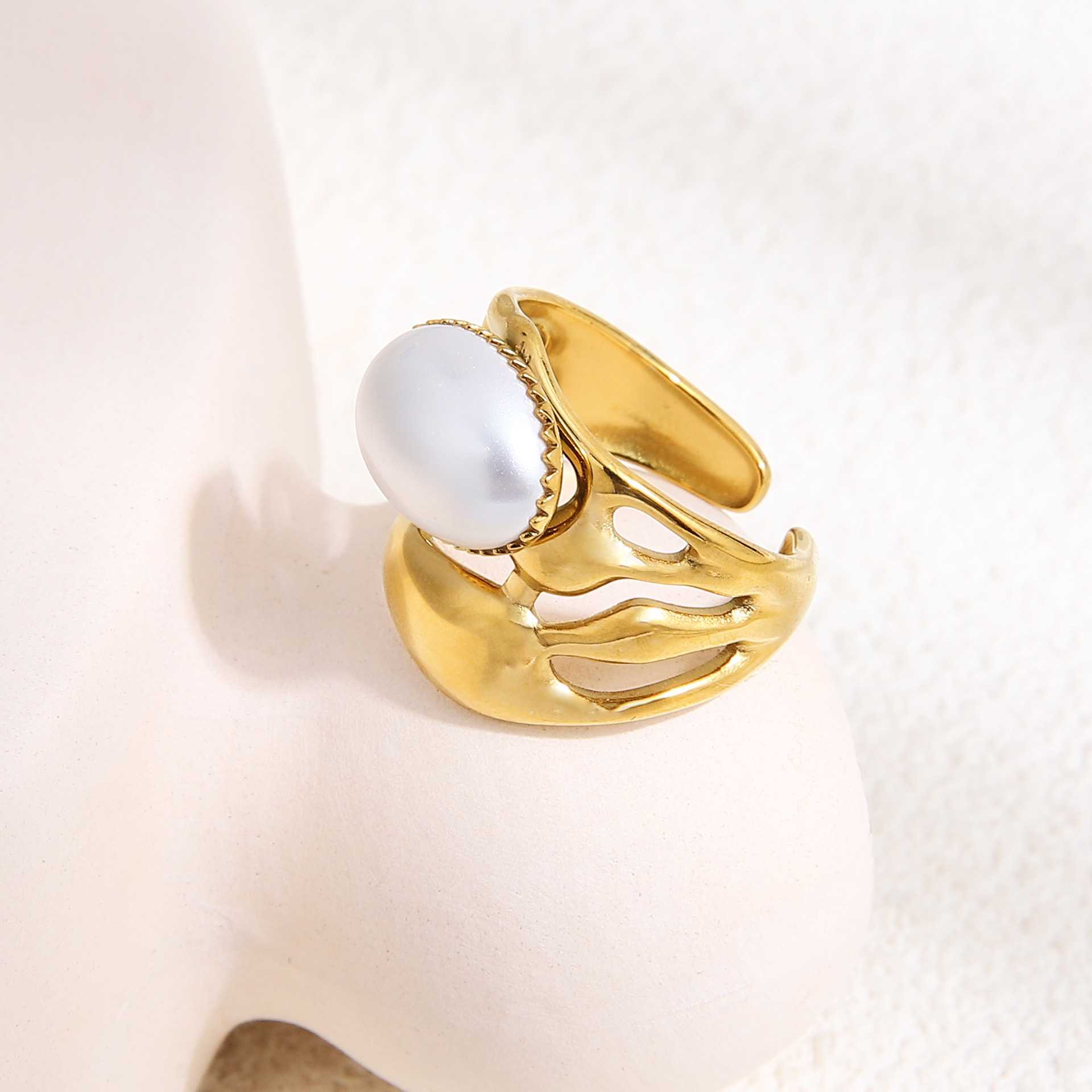 Stainless steel pearl ring plated with 18K gold high-grade adjustable