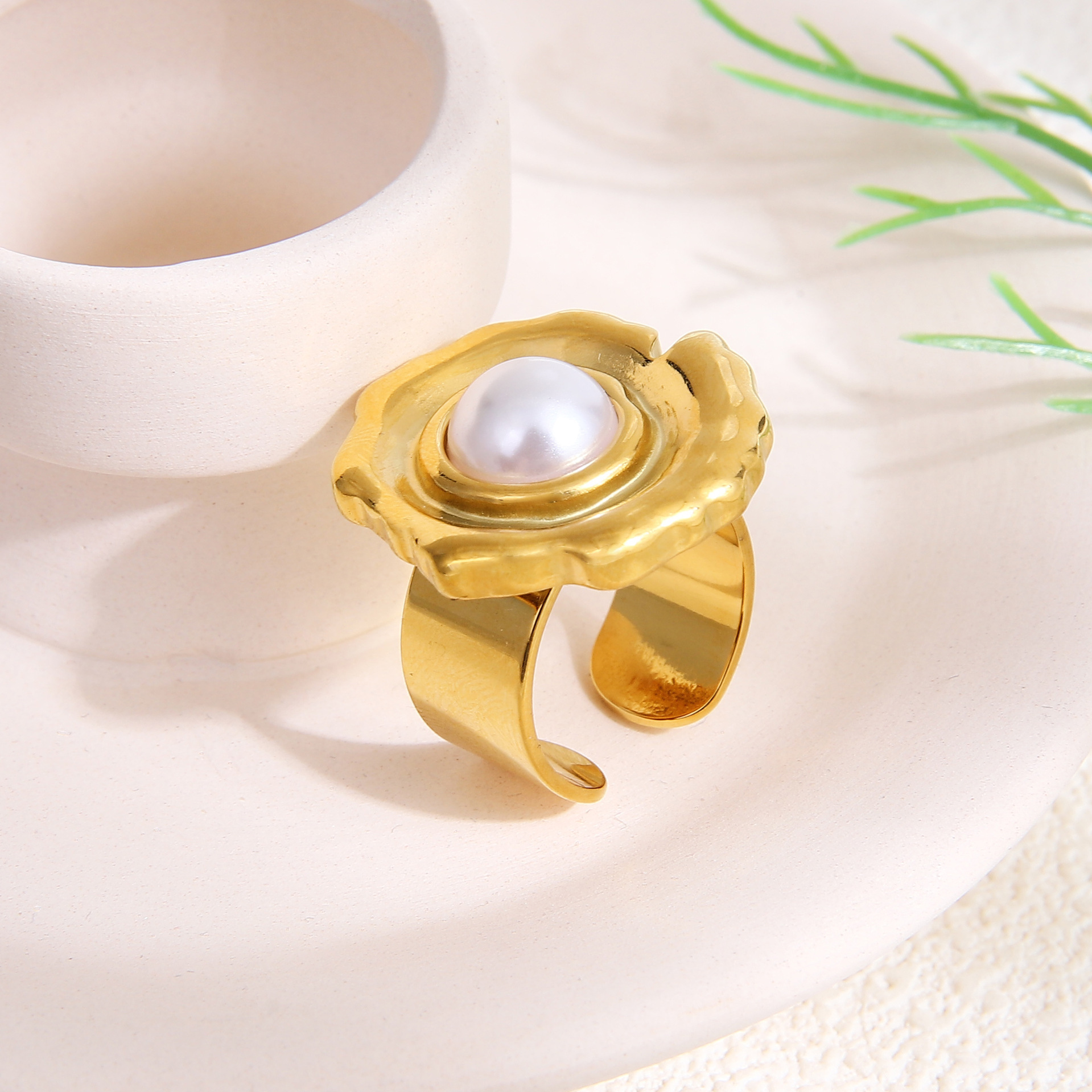 Stainless steel pearl ring plated with 18K gold high-grade adjustable