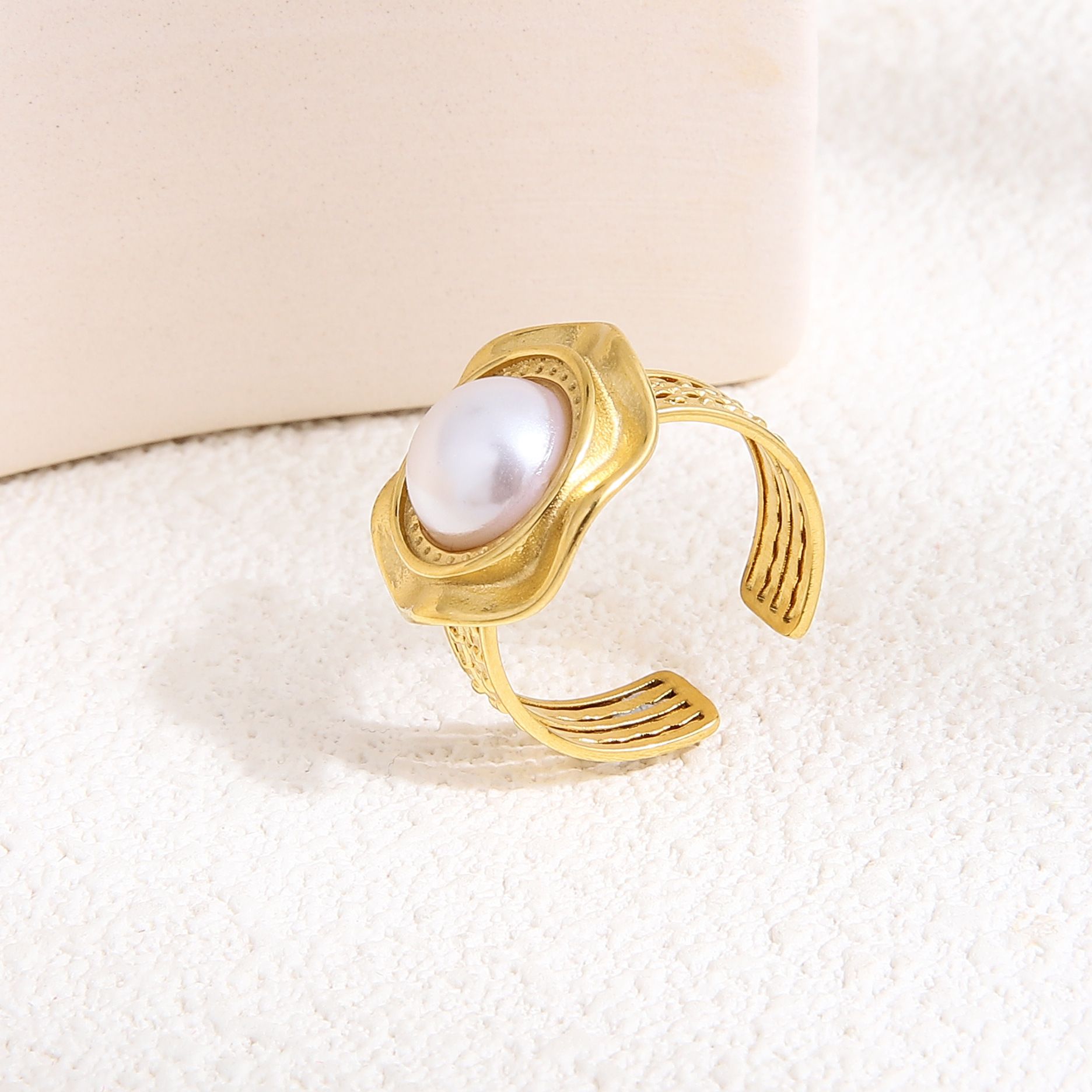 Stainless steel pearl ring plated with 18K gold high-grade adjustable