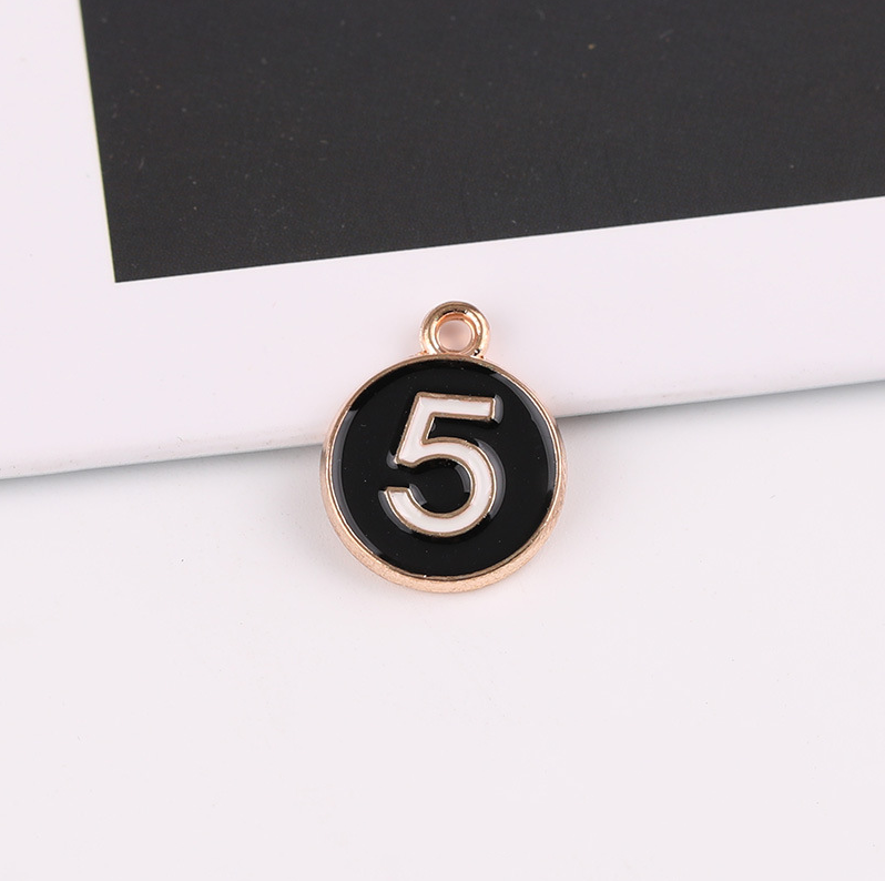 10 Pieces/Bag-alloy oil drip black and white Chanel style high heels pendant