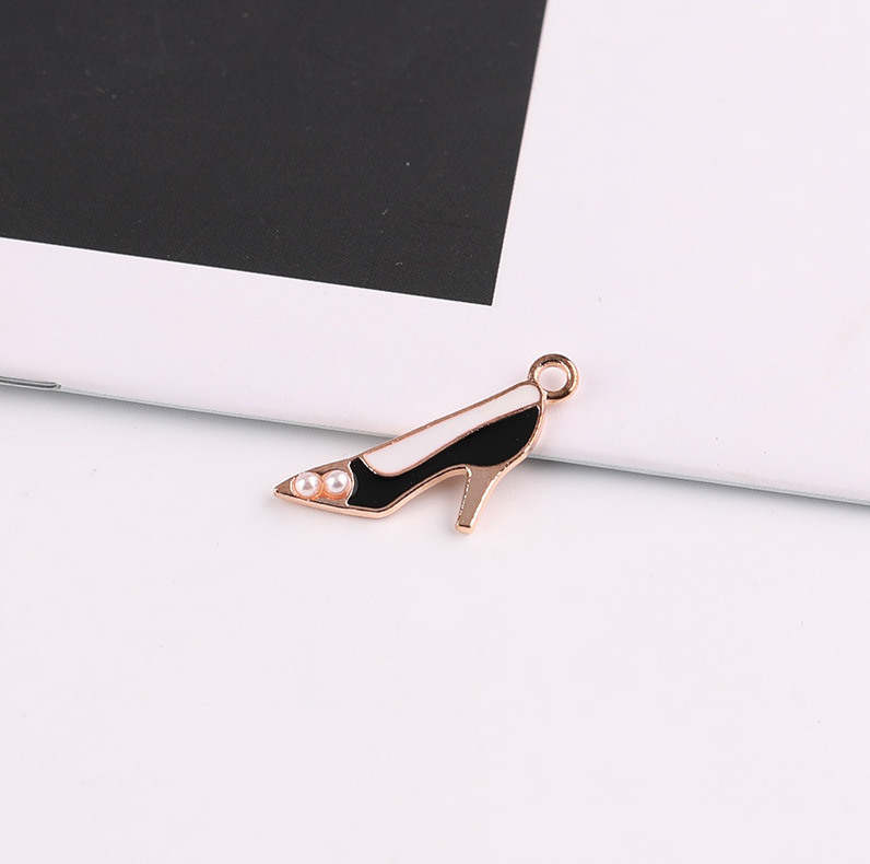 10 Pieces/Bag-alloy oil drip black and white Chanel style high heels pendant