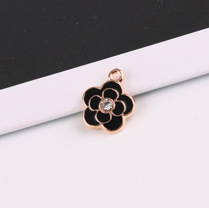10 Pieces/Bag-alloy oil drip black and white Chanel style high heels pendant