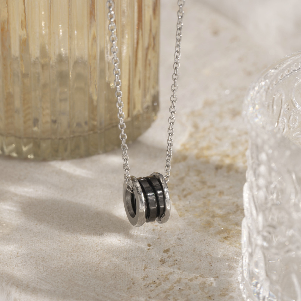 Stainless steel necklace stacking high-end niche pendant minimalist clavicle chain
