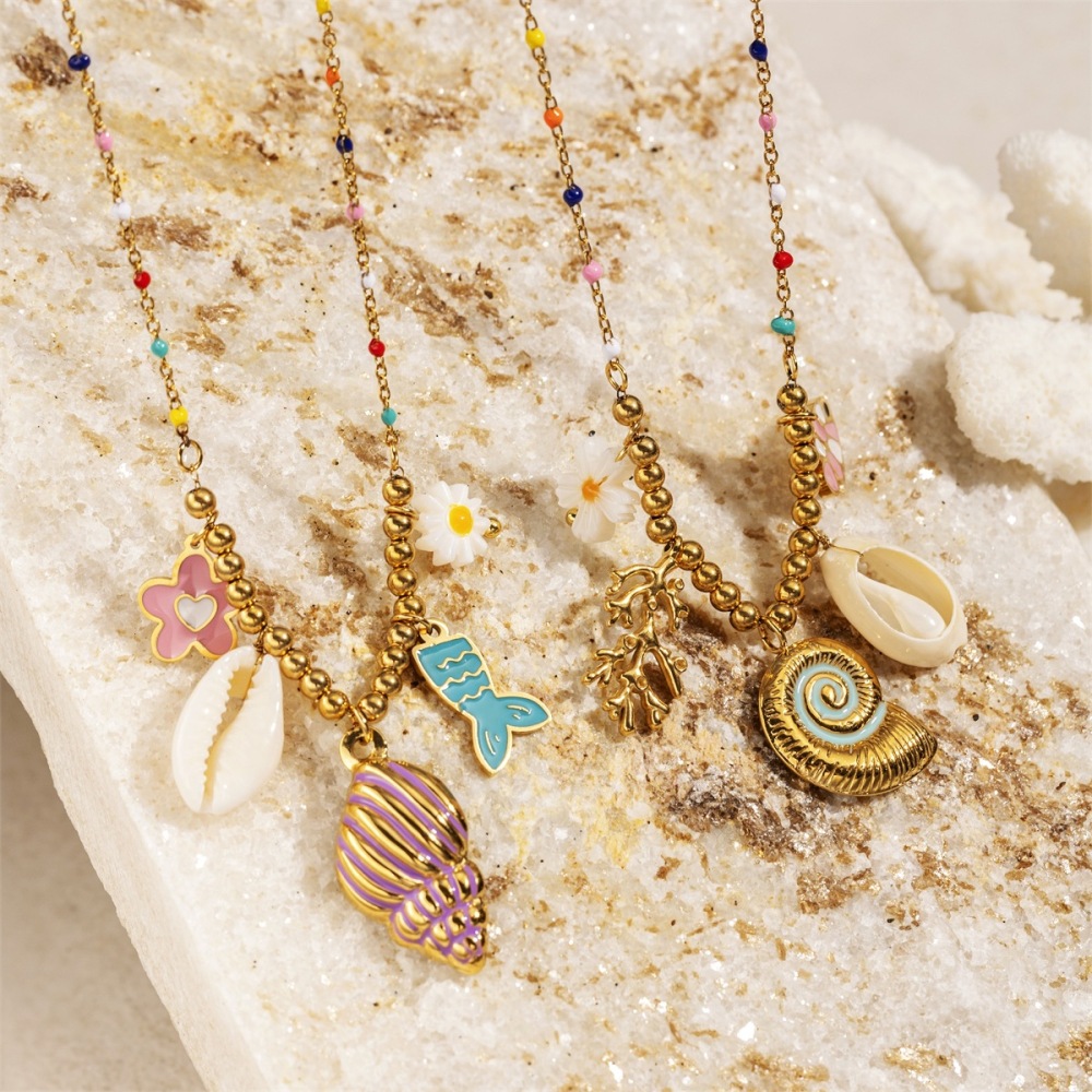Ocean beach style stainless steel necklace does not fade waterproof conch shell pendant necklace
