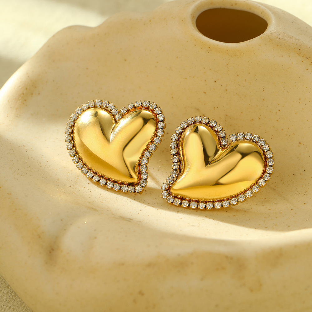 Heart-shaped diamond-studded stainless steel earrings, fashionable, light luxury and high-end earrings