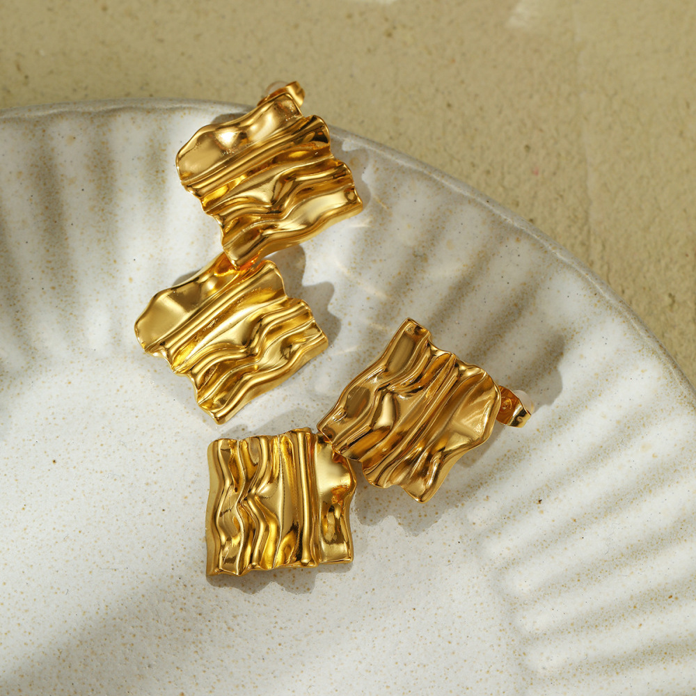 French style exaggerated stainless steel earrings light luxury retro palace style Ear ornaments