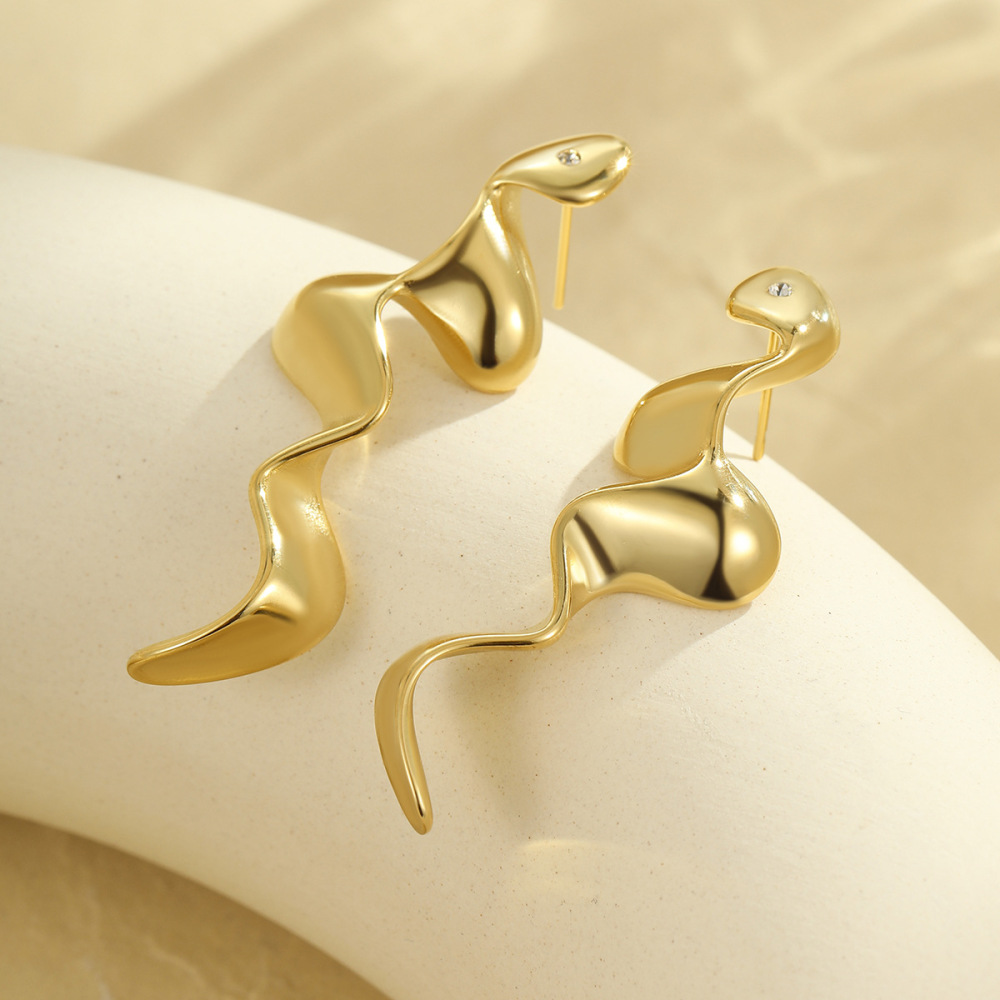 Personality, simple, irregular, fashionable, 18K geometric retro snake-shaped earrings