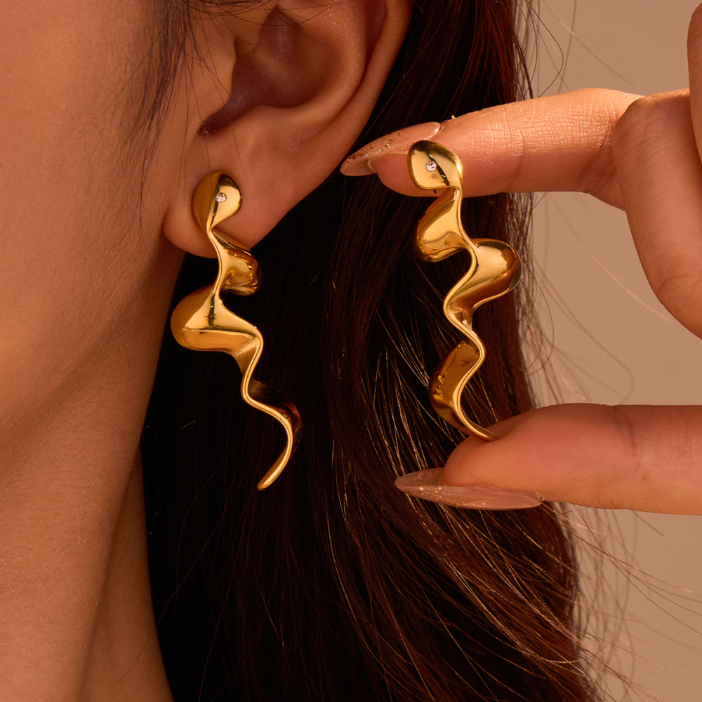Personality, simple, irregular, fashionable, 18K geometric retro snake-shaped earrings
