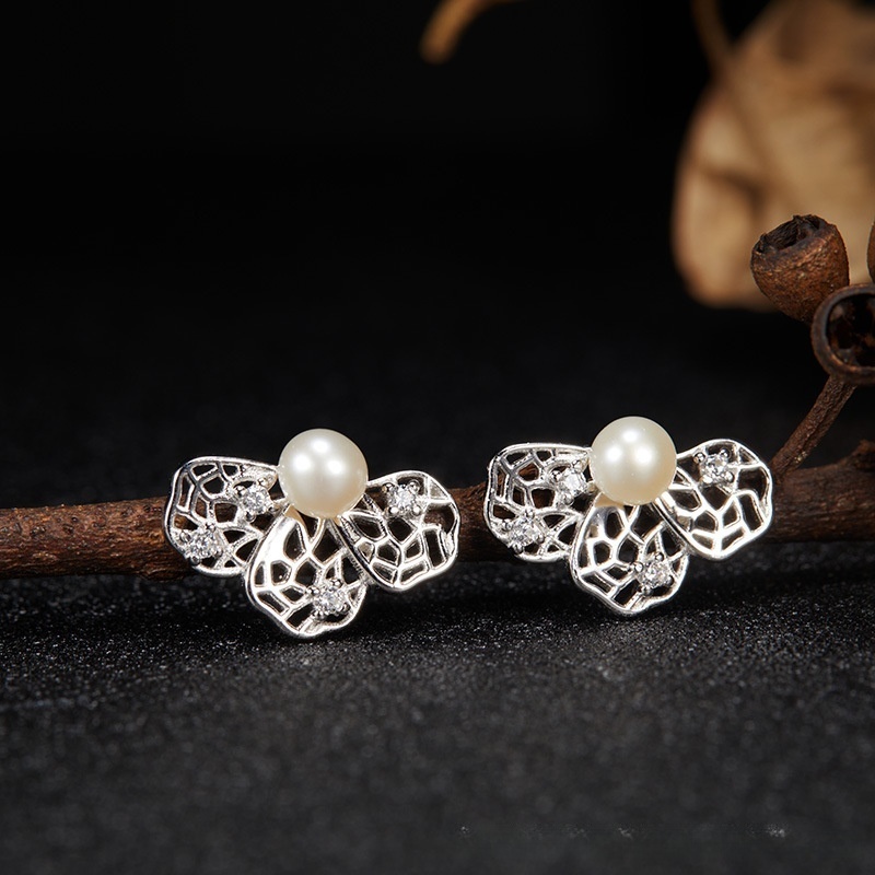 S925 sterling silver inlaid with natural pearl lace flower earrings