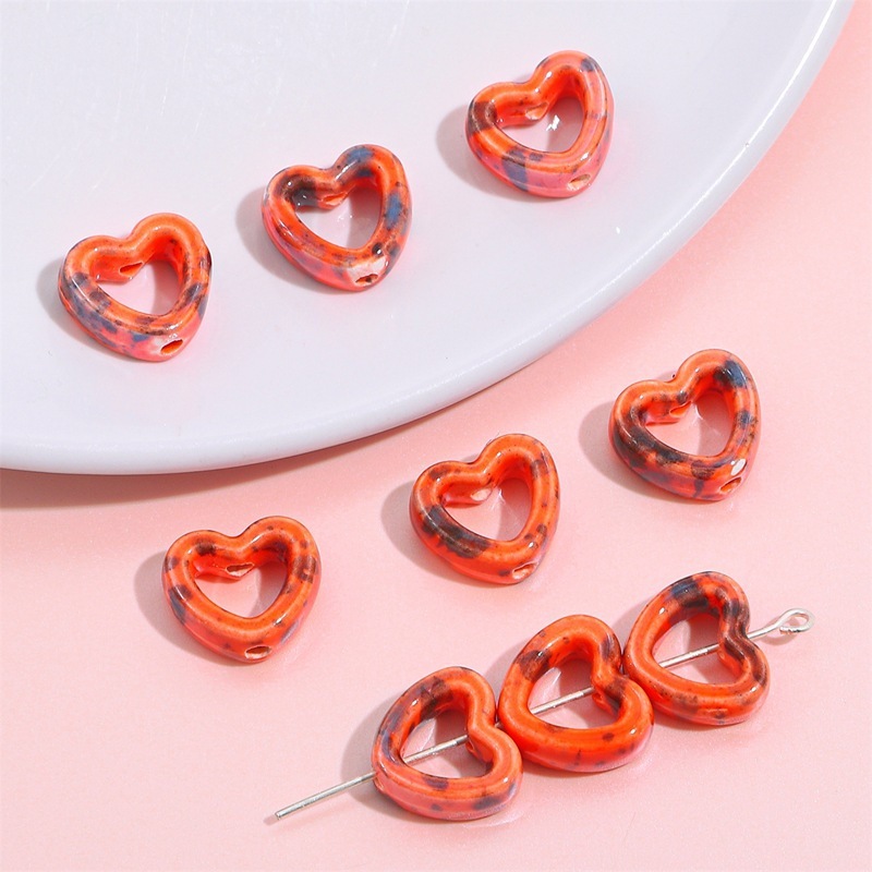 40 pcs/bag 12×13mm Ink-Painted Hollow Heart Ceramic Beads DIY Accessories