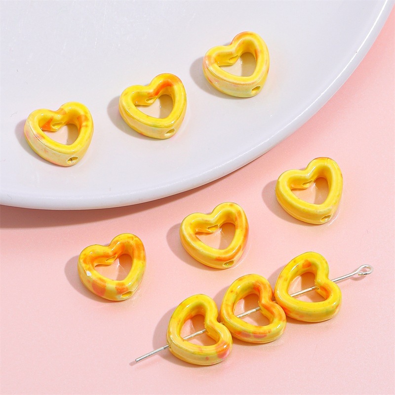 40 pcs/bag 12×13mm Ink-Painted Hollow Heart Ceramic Beads DIY Accessories
