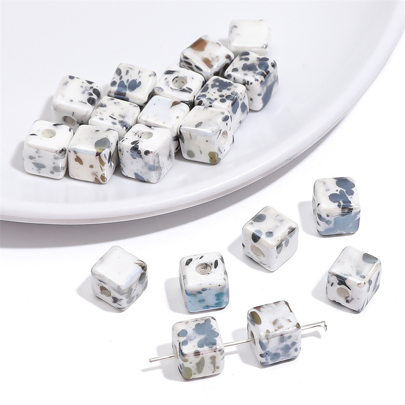 100 pcs/bag 8x8mm Graffiti-themed Ceramic Square Beads for DIY Accessories