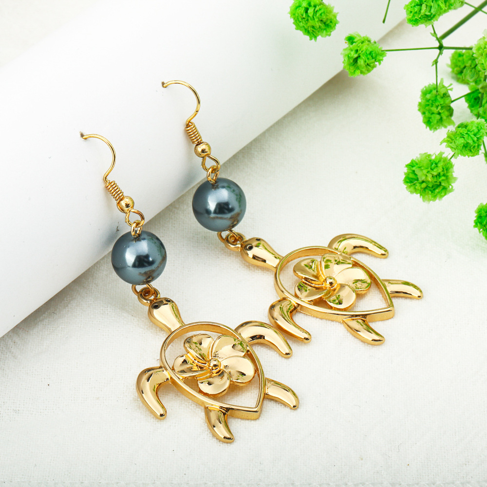 MYK1881-Turtle earrings with mother-of-pearl and openwork hibiscus flowers