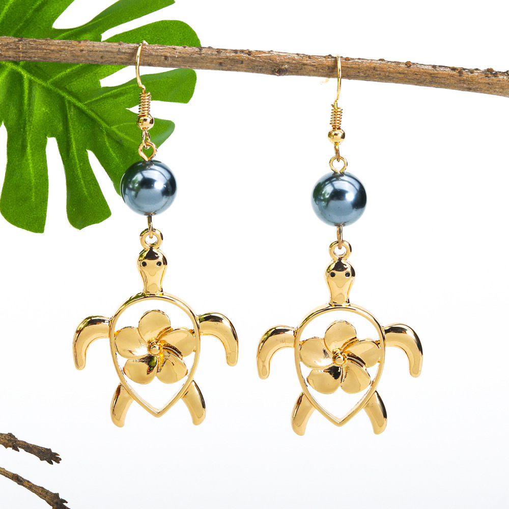MYK1881-Turtle earrings with mother-of-pearl and openwork hibiscus flowers