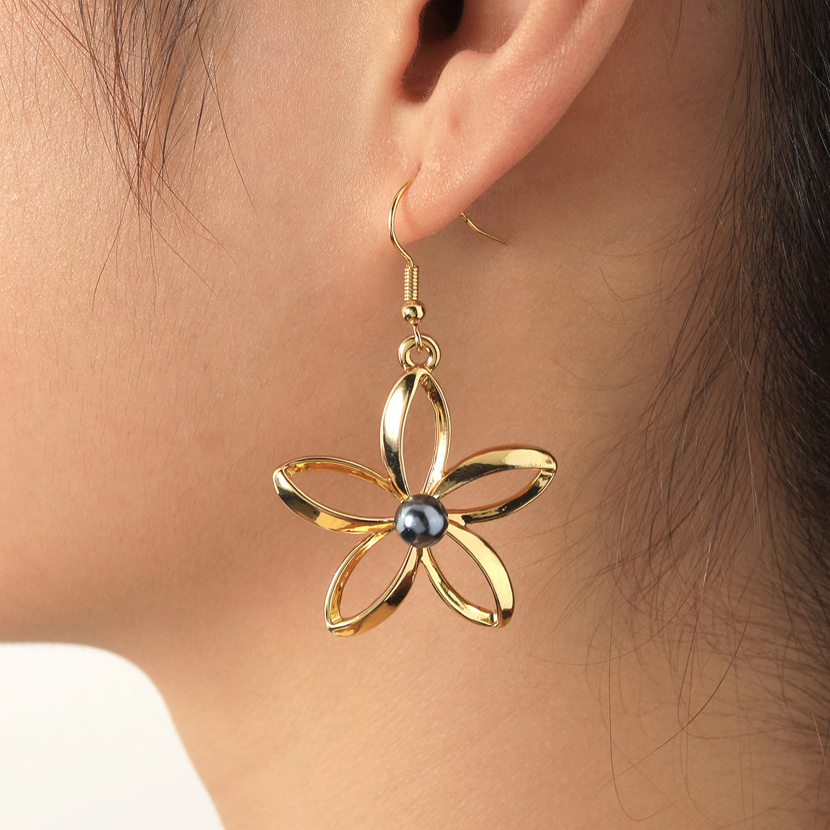 MYK1880-Fashionable pearl jewelry set, openwork petal earrings and necklace (two-piece set)